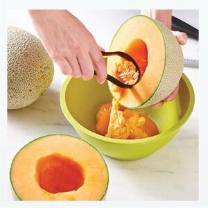 NWT Pampered Chef Scoop Loop